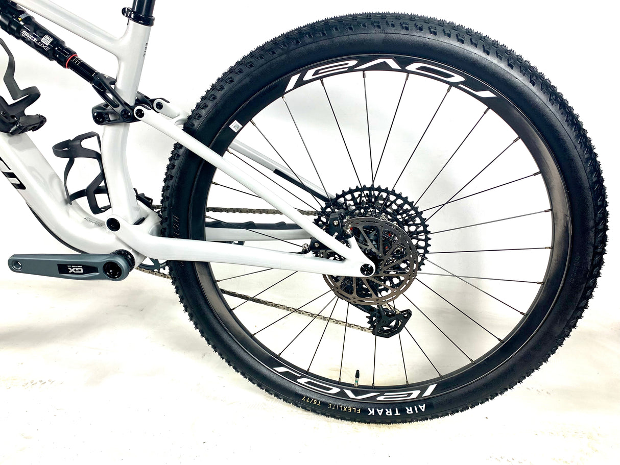 2026 Specialized Epic 8 Expert SRAM GX AXS 1X12 Roval Wheels Size: Medium (Preowned)