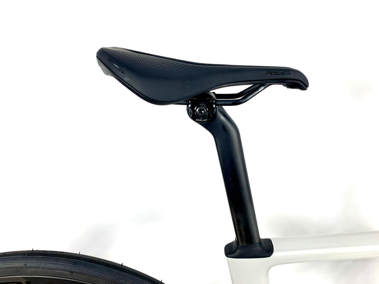 2026 Specialized Roubaix SL8 Expert Ultegra Di2 Roval Carbon Wheels Size: 56cm (Preowned)