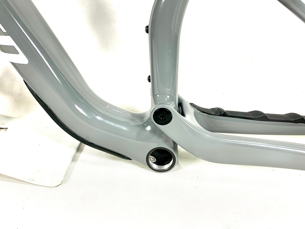 2025 Specialized Epic 8 Frameset Size: Large (Preowned)