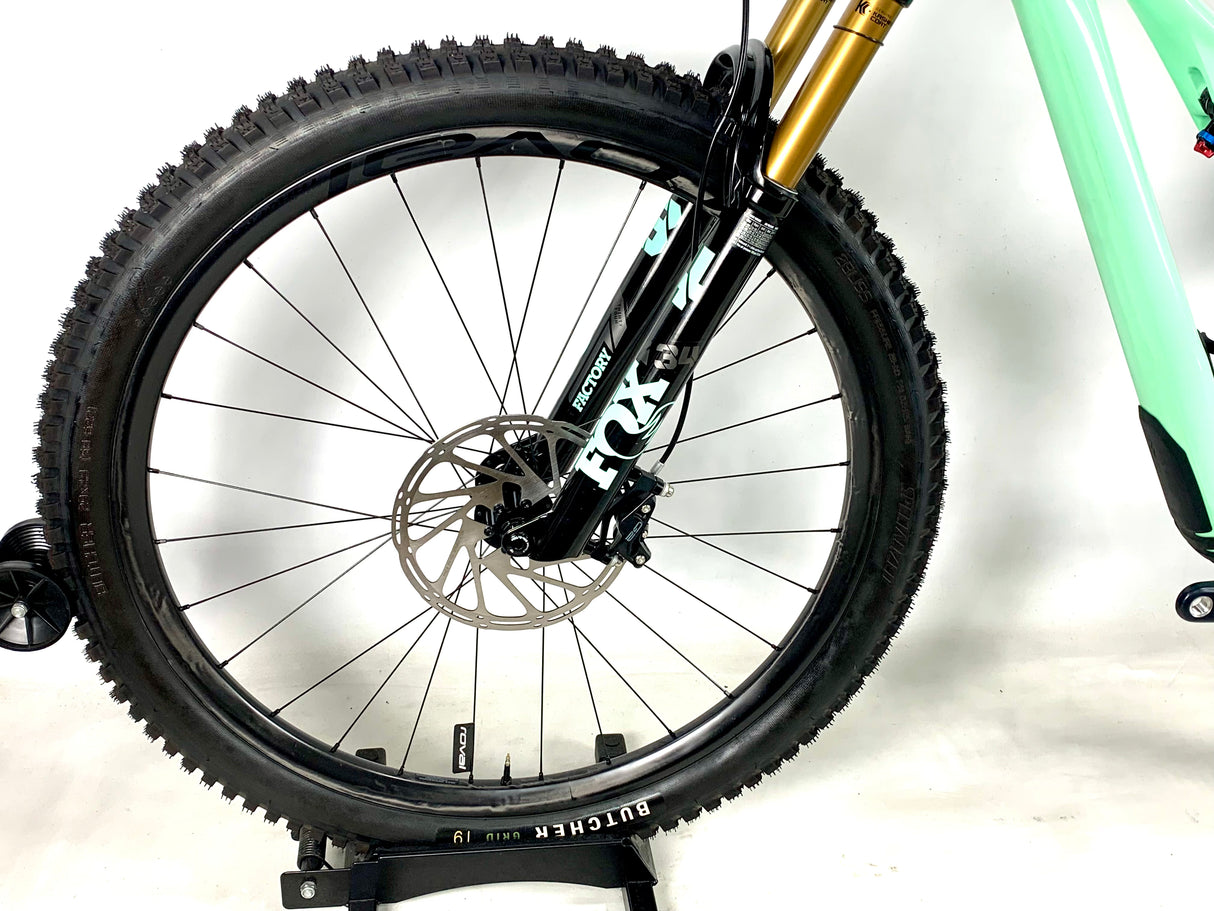 2022 Specialized Stumpjumper Pro X01 AXS 1X12 Roval Carbon Wheels Size: S2 (Small)