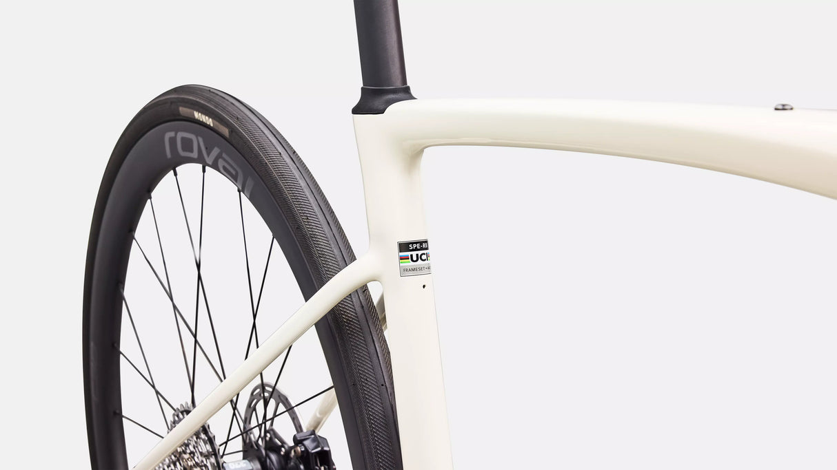 NEW 2027 Specialized Roubaix SL8 Expert Sram Force Size: 54cm