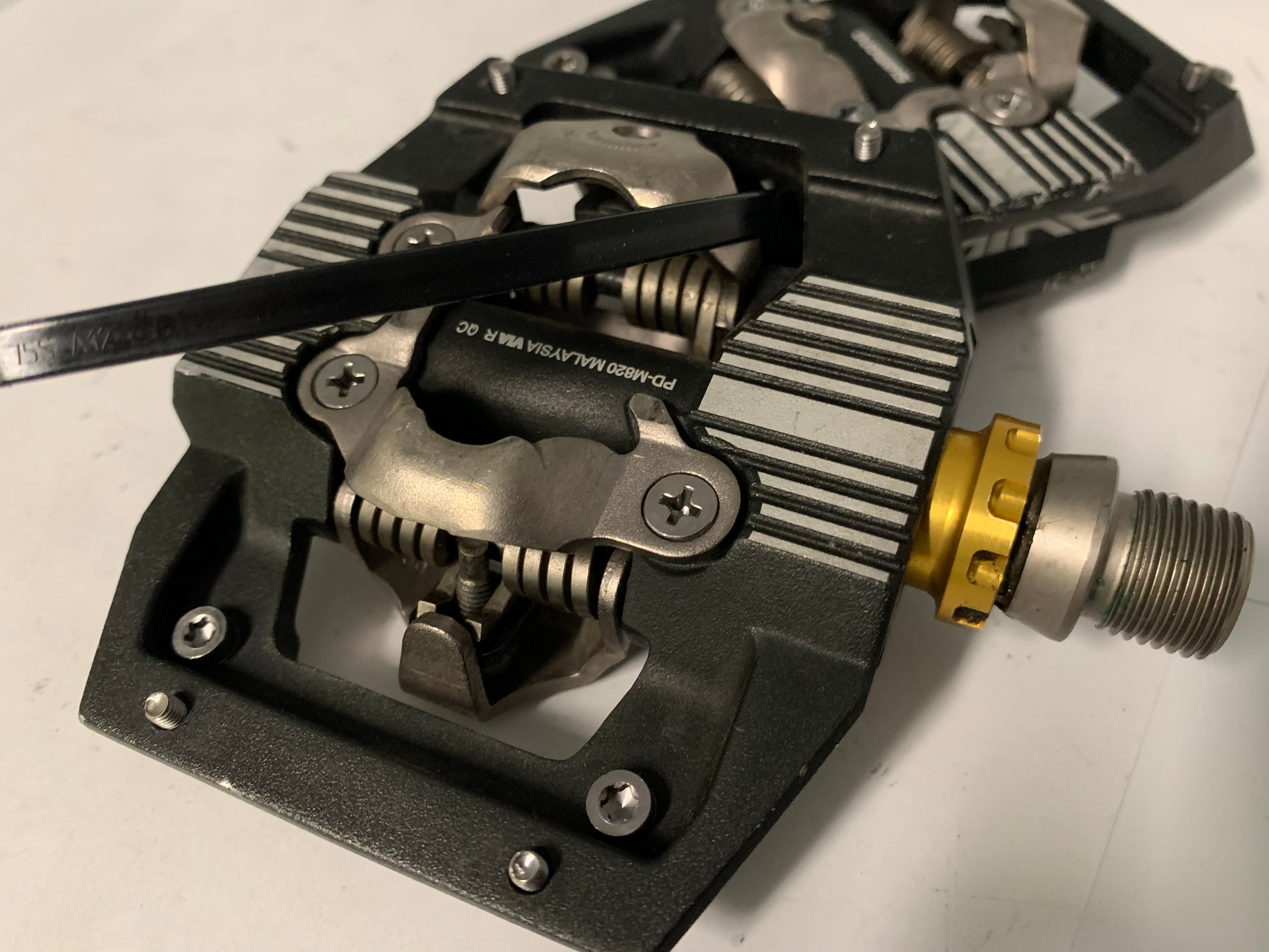 Shimano Saint PD M820 Mountain Bike Pedals 9/16 Spindle – Orange