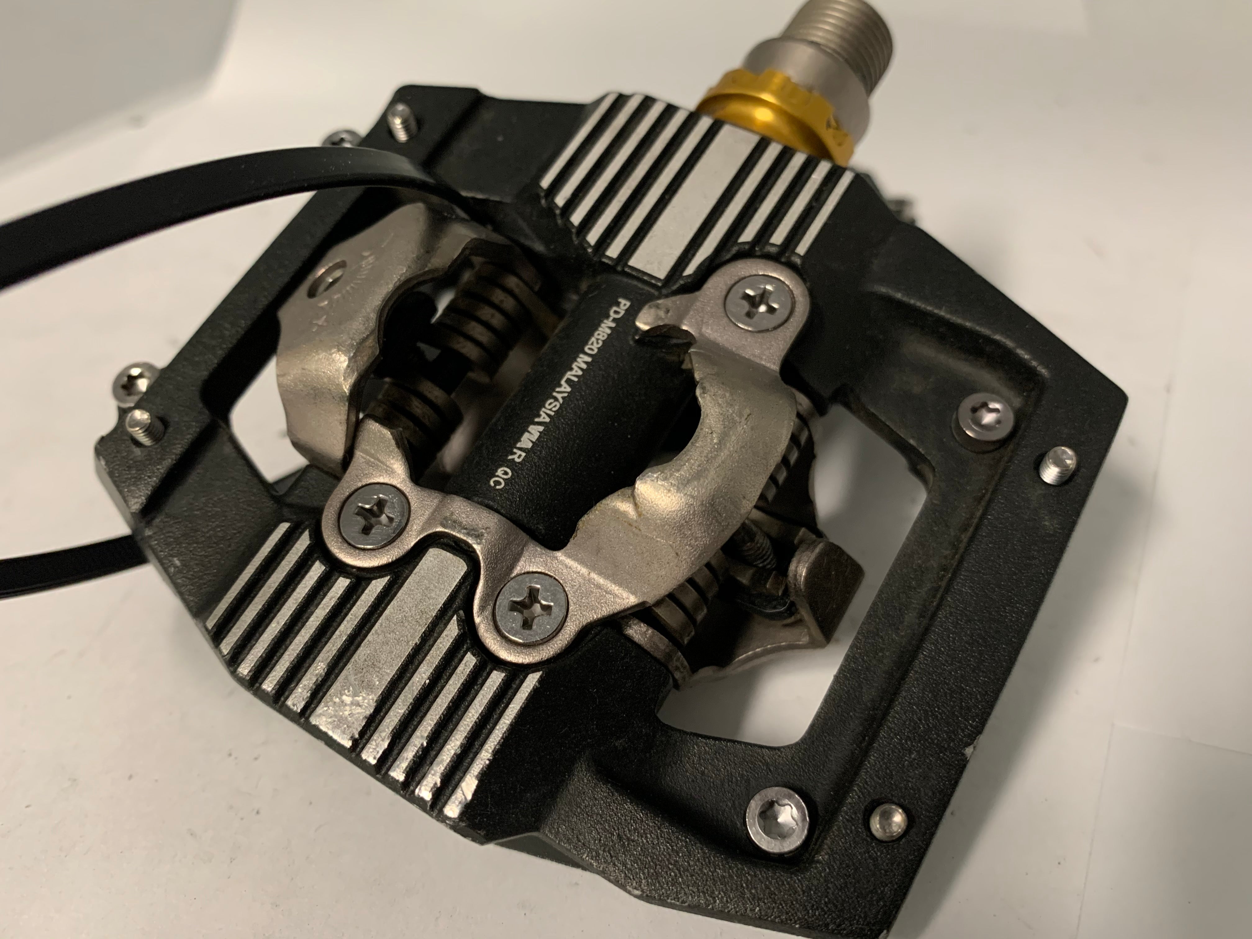 Shimano Saint PD M820 Mountain Bike Pedals 9/16 Spindle – Orange