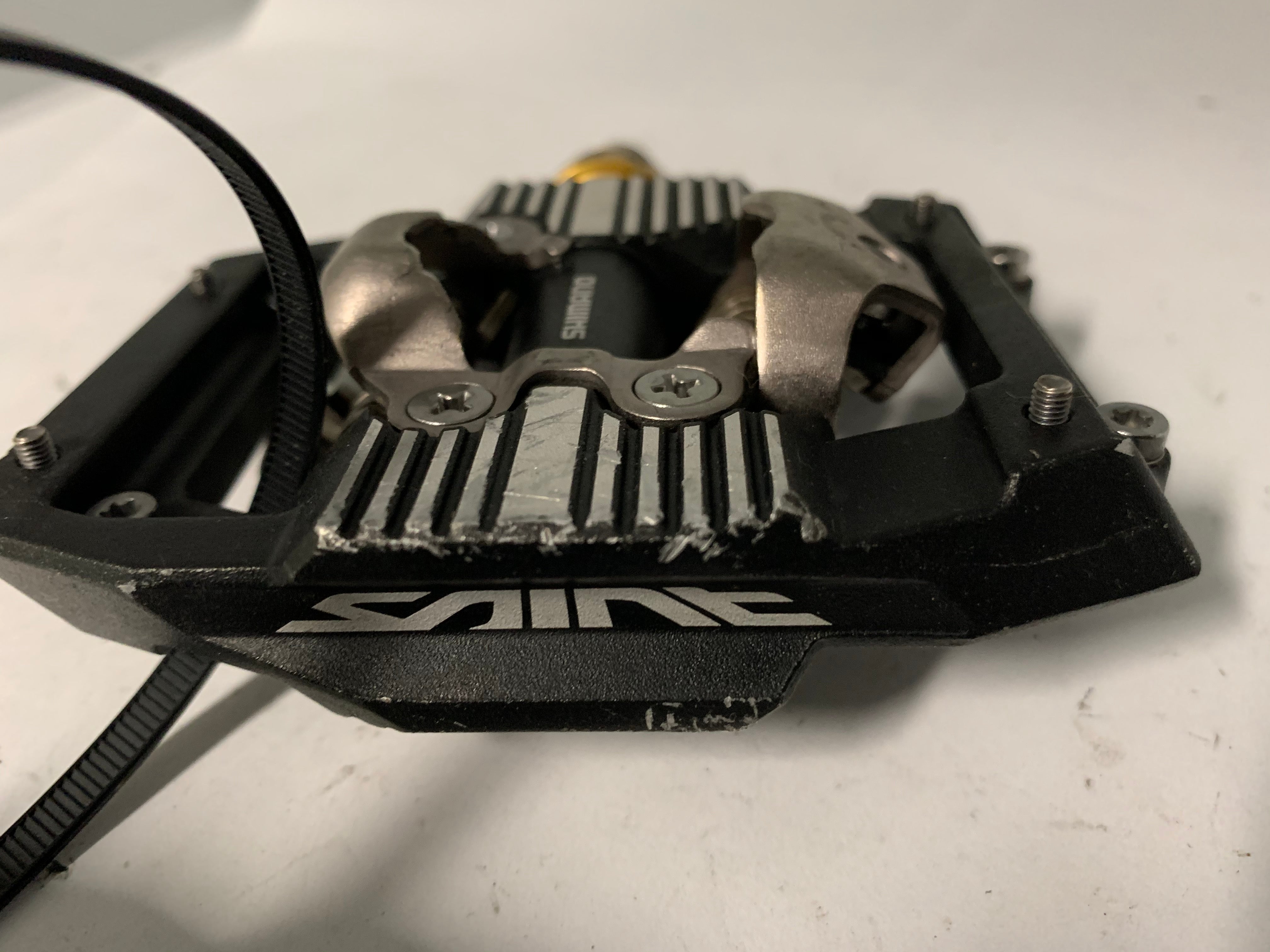 Shimano Saint PD M820 Mountain Bike Pedals 9/16 Spindle – Orange