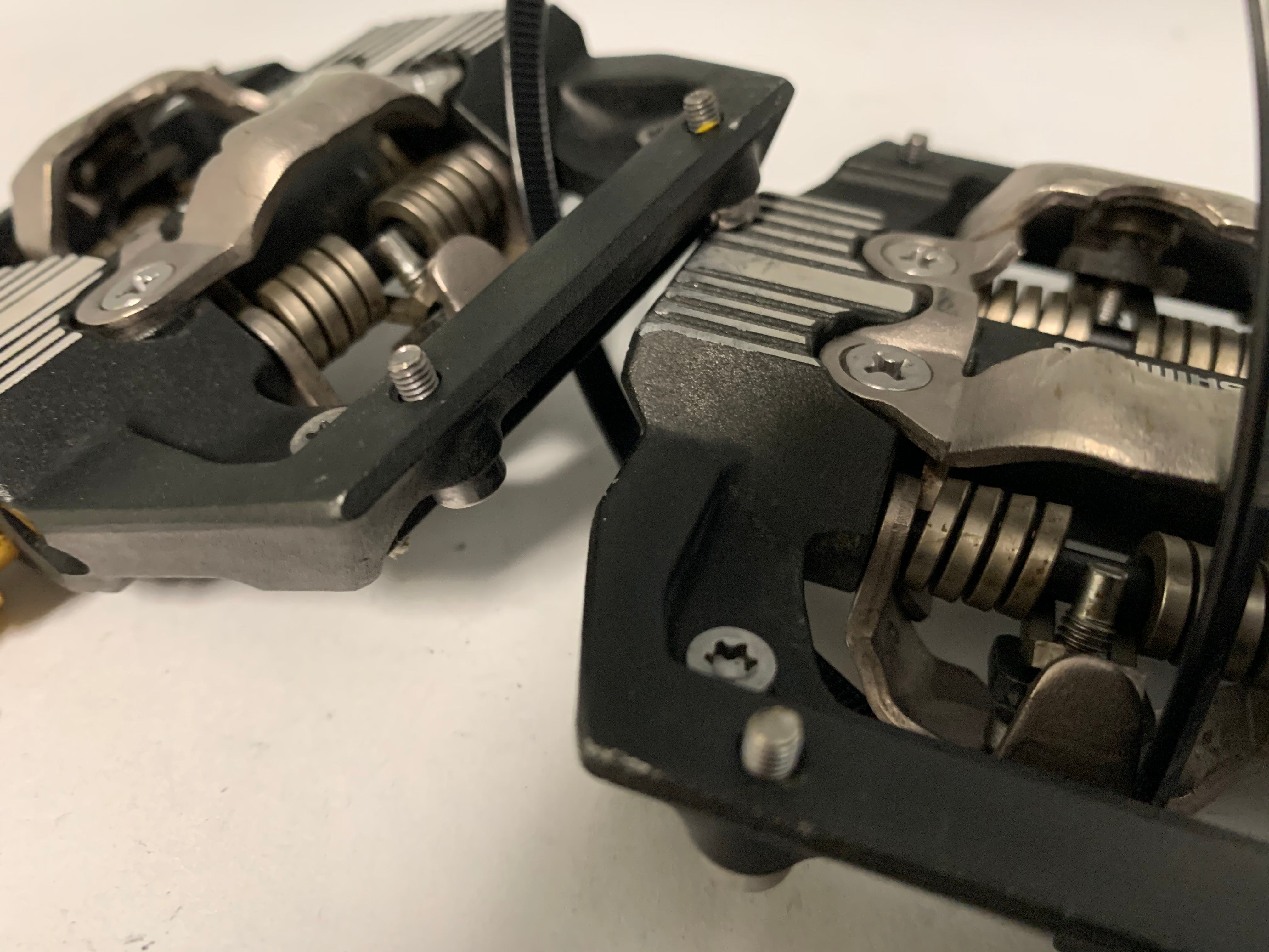 Shimano Saint PD M820 Mountain Bike Pedals 9/16 Spindle – Orange