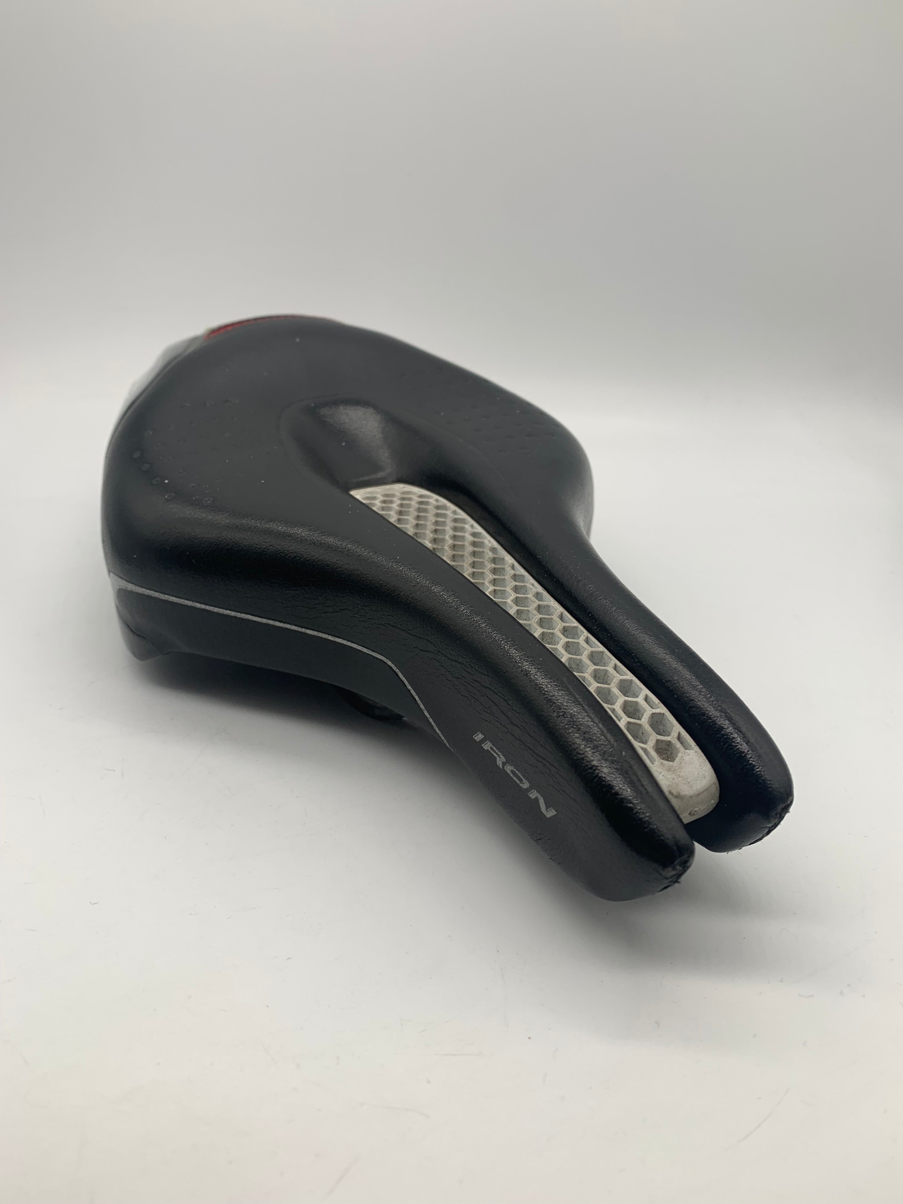 Selle Italia Iron Tekno Flow L Triathlon Bike Saddle w/ Carbon Selle Italia Iron Tekno Flow L Triathlon Bike Saddle w/ Carbon